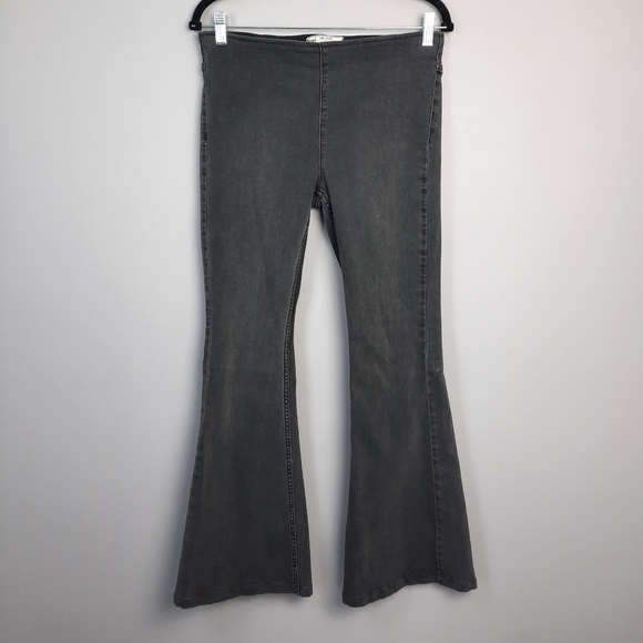 Free People Gummy Flared Leg Mid Rise Pull On Stretch Jeans size 29 - Picture 2 of 14